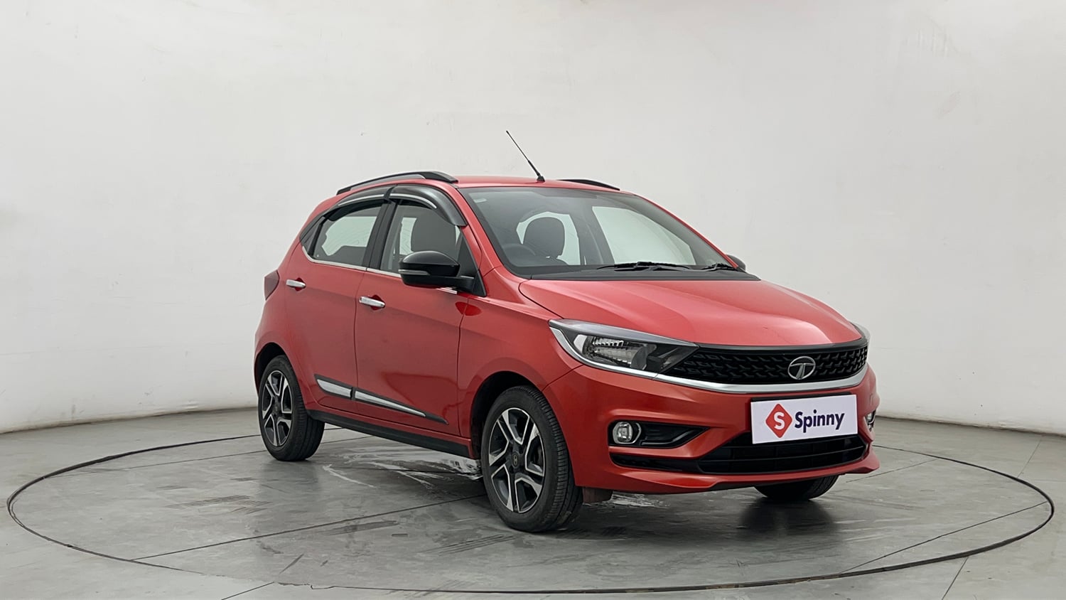 Used 2021 Tata Tiago XZ Plus Petrol Manual exterior RIGHT FRONT CORNER VIEW