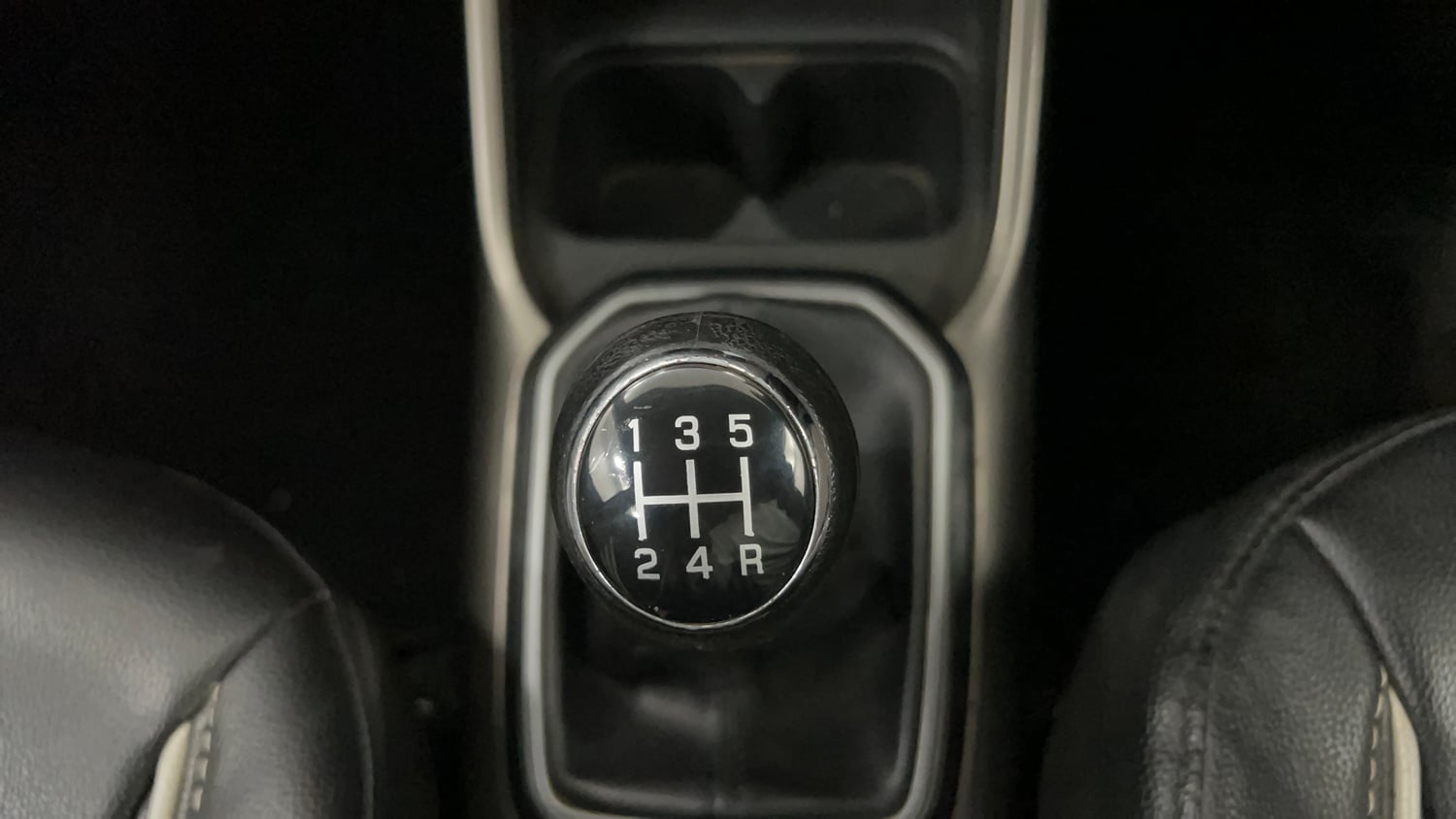 Used 2017 Maruti Suzuki Ignis Delta 1.2 MT Petrol Manual interior GEAR  KNOB VIEW