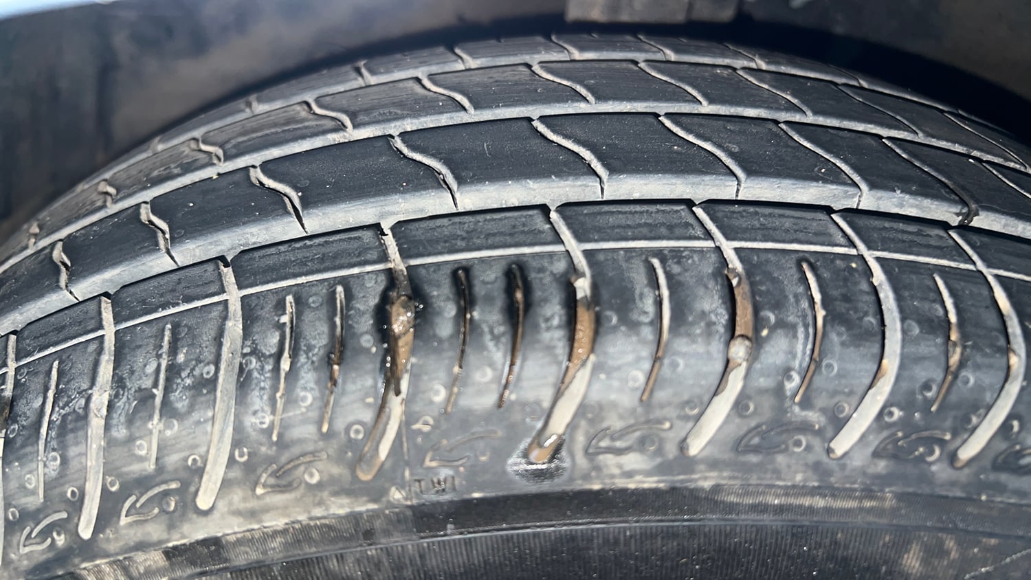 Used 2013 Maruti Suzuki Ertiga Vxi Petrol Manual tyres LEFT FRONT TYRE TREAD VIEW