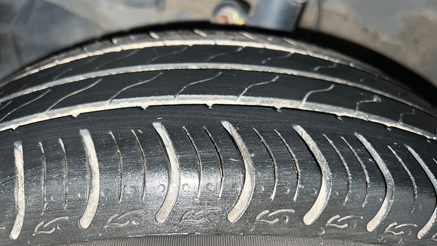Used 2024 honda Amaze 2nd Generation VX 1.2 Petrol MT Petrol Manual tyres LEFT FRONT TYRE TREAD VIEW