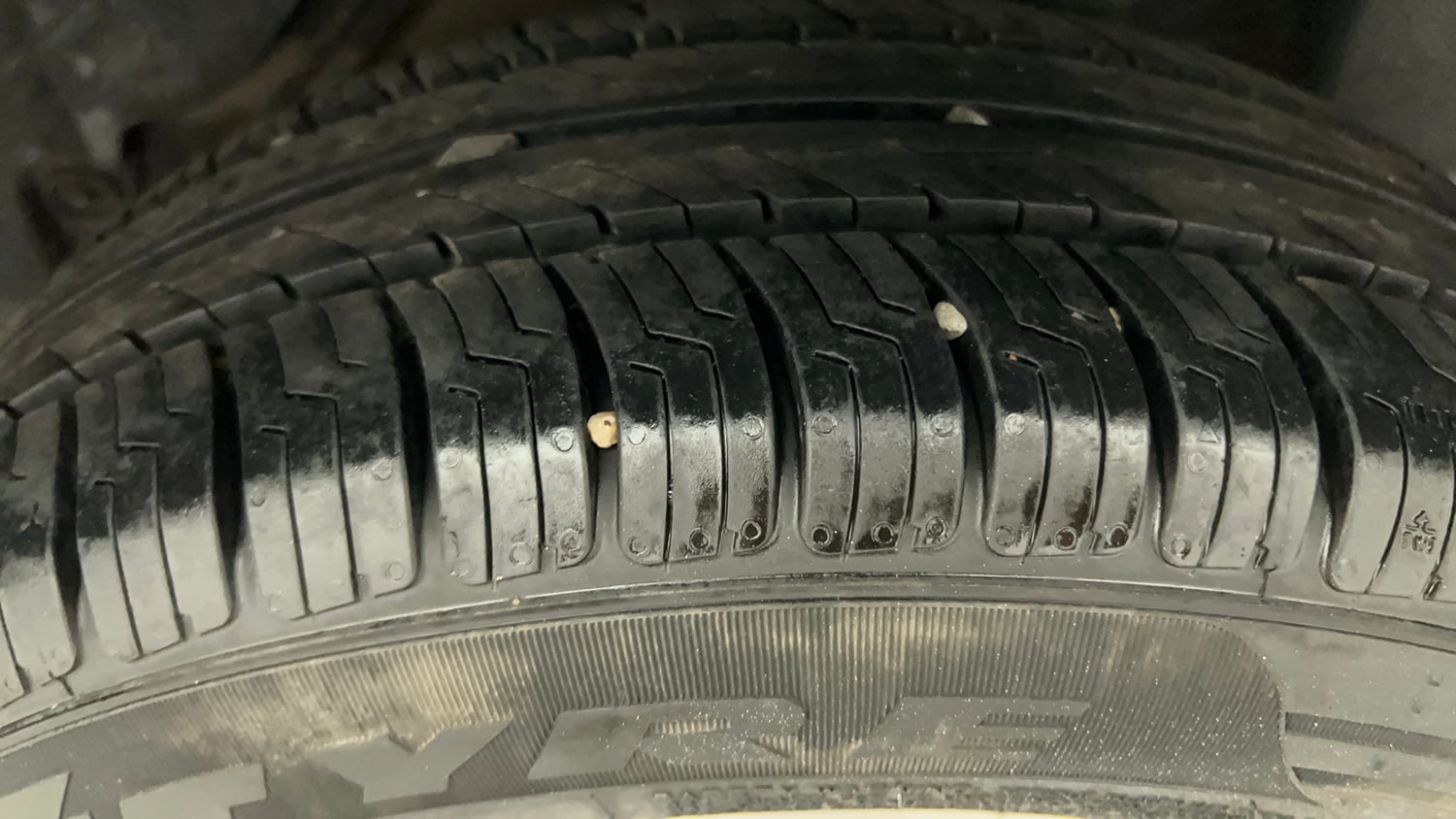 Used 2018 Ford Figo Titanium 1.2 Ti-VCT Petrol Manual tyres LEFT REAR TYRE TREAD VIEW