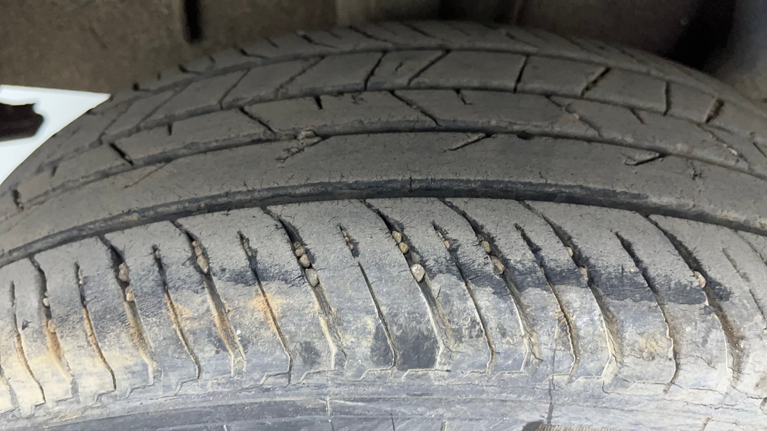 Used 2022 Renault Kiger RXZ Turbo CVT Petrol Automatic tyres RIGHT REAR TYRE TREAD VIEW