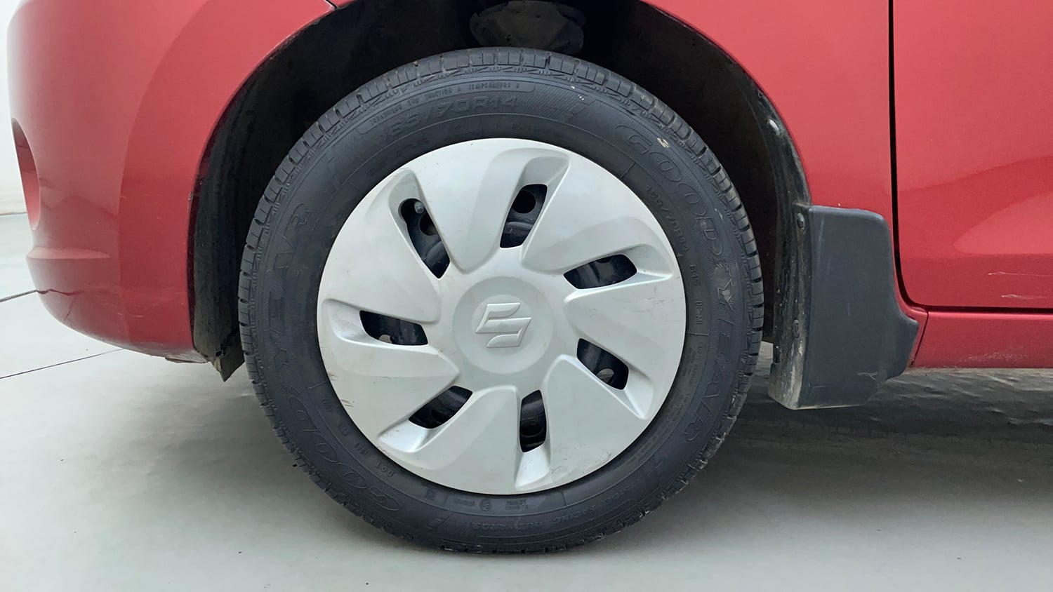 Used 2015 Maruti Suzuki Celerio VXi AMT Petrol Automatic tyres LEFT FRONT TYRE RIM VIEW