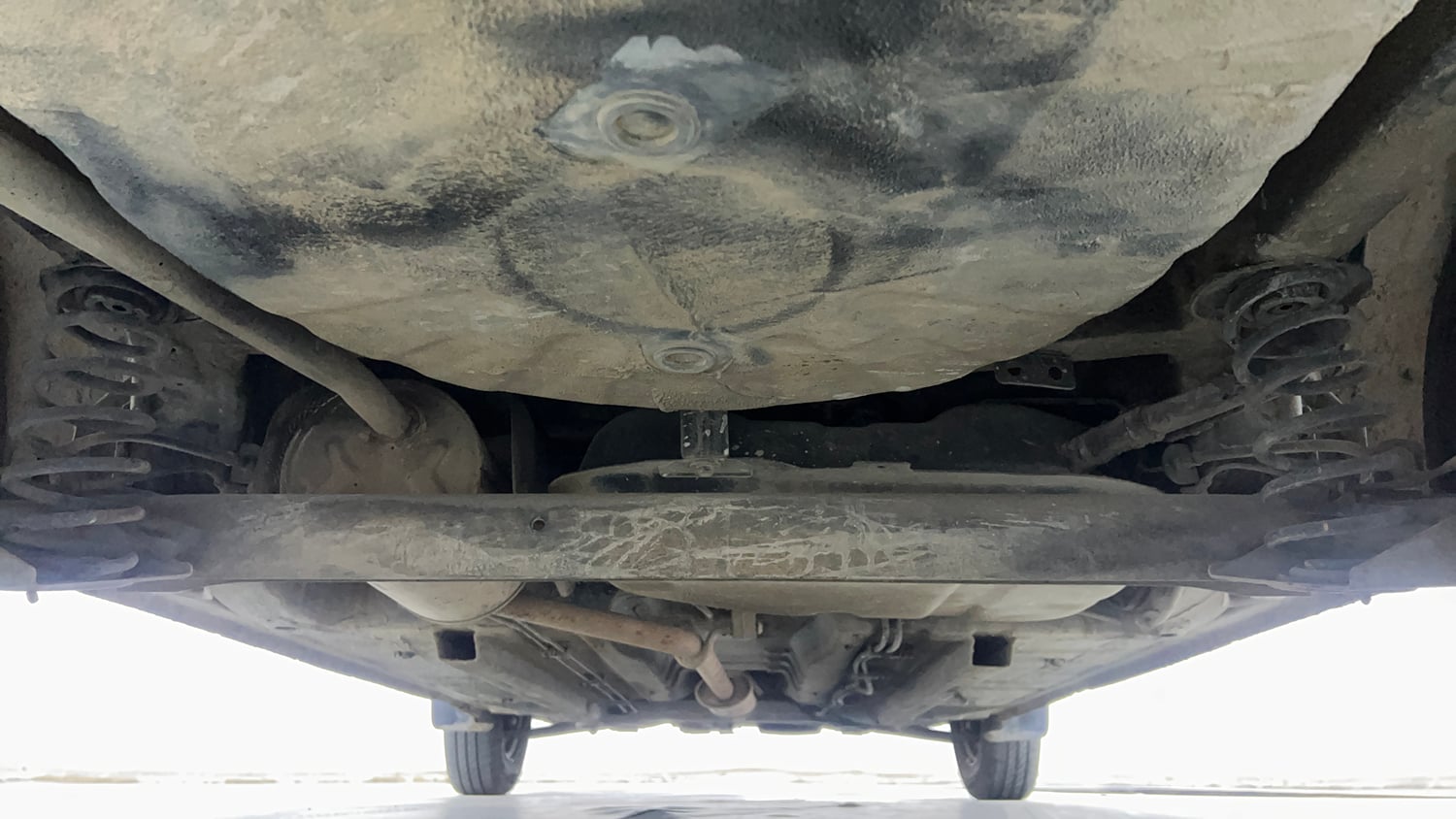 Used 2019 Renault Kwid 1.0 RXT AMT Opt Petrol Automatic extra REAR UNDERBODY VIEW (TAKEN FROM REAR)