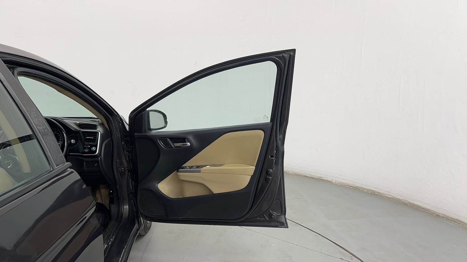 Used 2014 Honda City VX CVT Petrol Automatic interior RIGHT FRONT DOOR OPEN VIEW