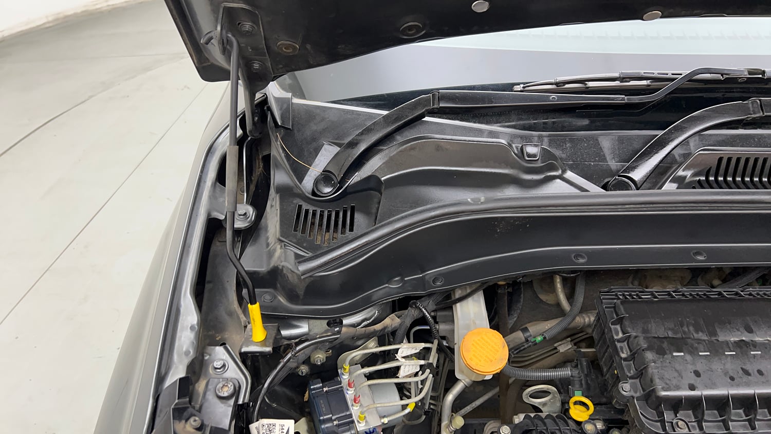 Used 2022 Tata Punch Pure MT Petrol Manual engine ENGINE RIGHT SIDE HINGE & APRON VIEW