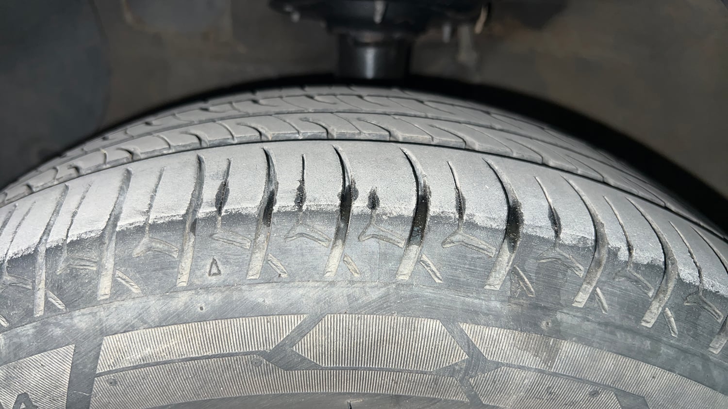 Used 2013 Hyundai Grand i10 Asta 1.2 Kappa VTVT Petrol Manual tyres LEFT FRONT TYRE TREAD VIEW