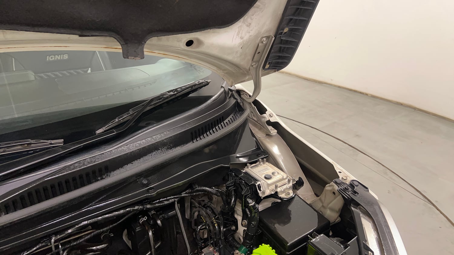 Used 2017 Maruti Suzuki Ignis Delta 1.2 MT Petrol Manual engine ENGINE LEFT SIDE HINGE & APRON VIEW