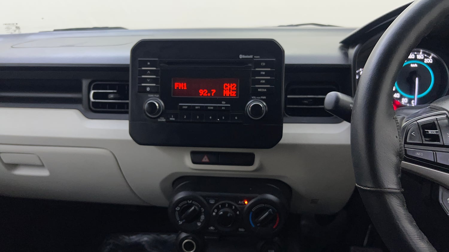 Used 2017 Maruti Suzuki Ignis Zeta 1.2 AMT Petrol Automatic top_features Integrated (in-dash) music system