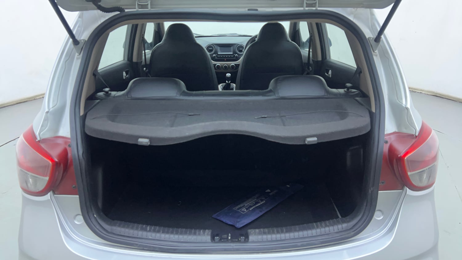 Used 2017 Hyundai Grand i10 Sportz 1.2 Kappa VTVT Petrol Manual interior DICKY INSIDE VIEW