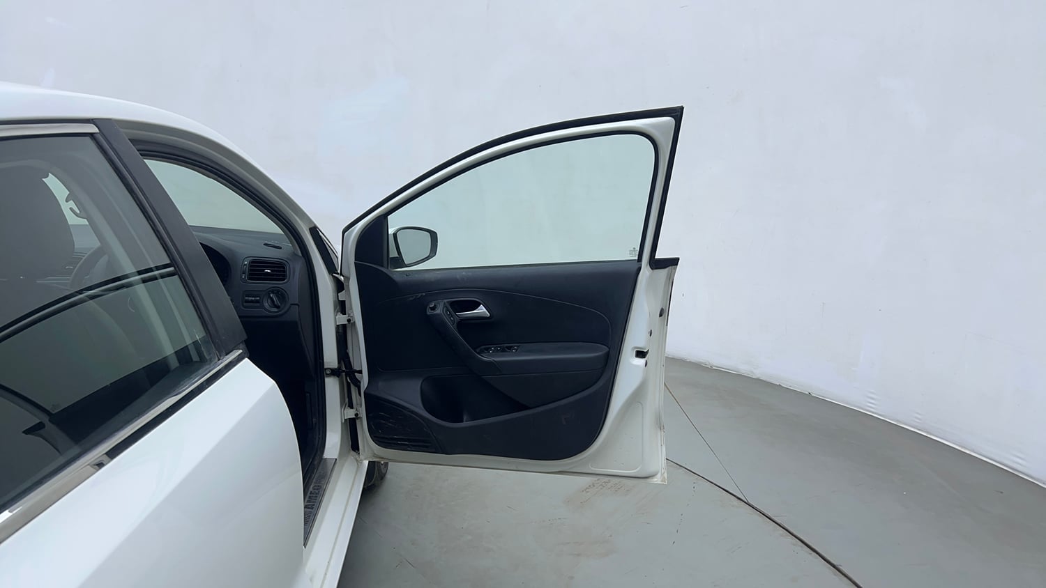 Used 2018 Volkswagen Ameo Comfortline 1.2L (P) Petrol Manual interior RIGHT FRONT DOOR OPEN VIEW