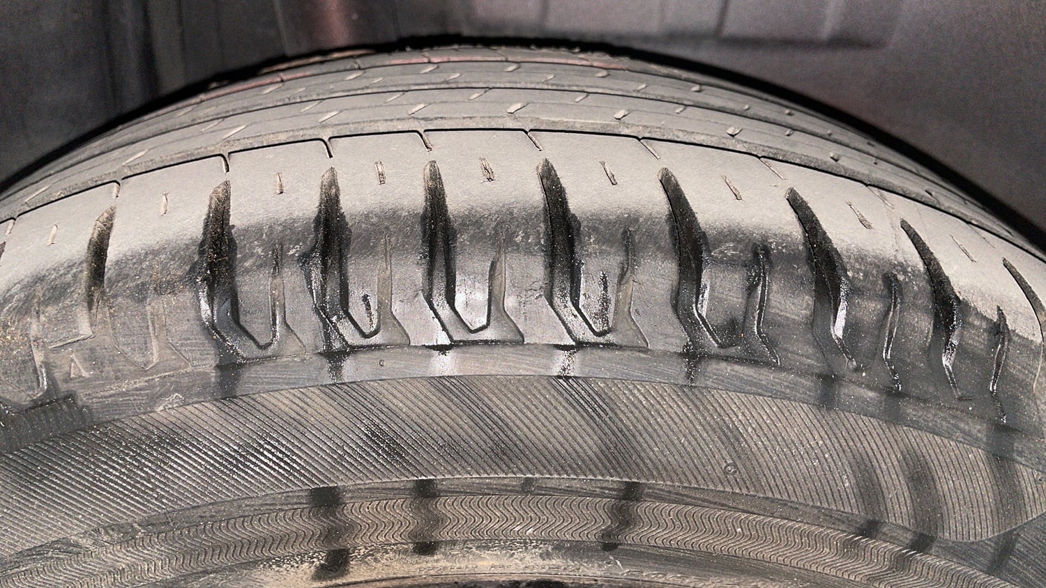 Used 2019 Maruti Suzuki Dzire ZDi Plus AMT Diesel Automatic tyres RIGHT REAR TYRE TREAD VIEW