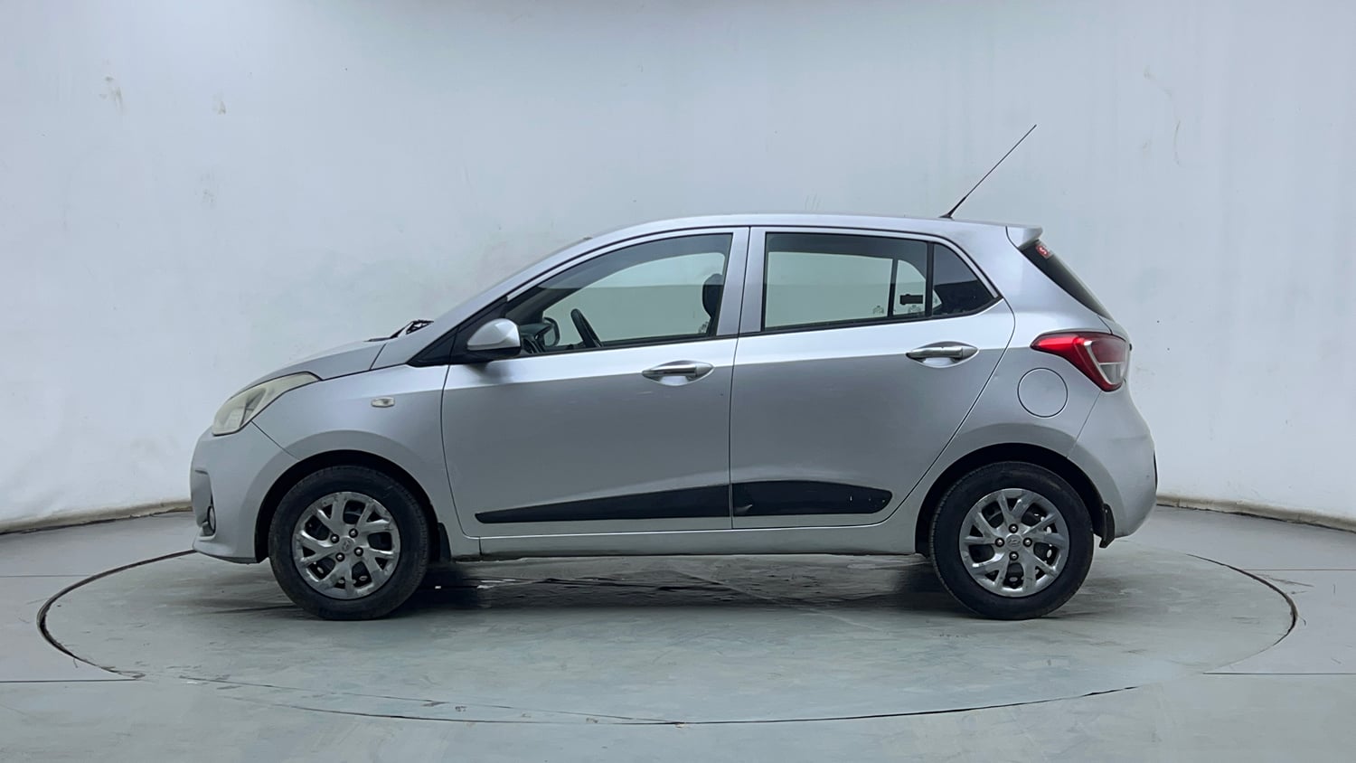 Used 2017 Hyundai Grand i10 Sportz 1.2 Kappa VTVT Petrol Manual exterior LEFT SIDE VIEW