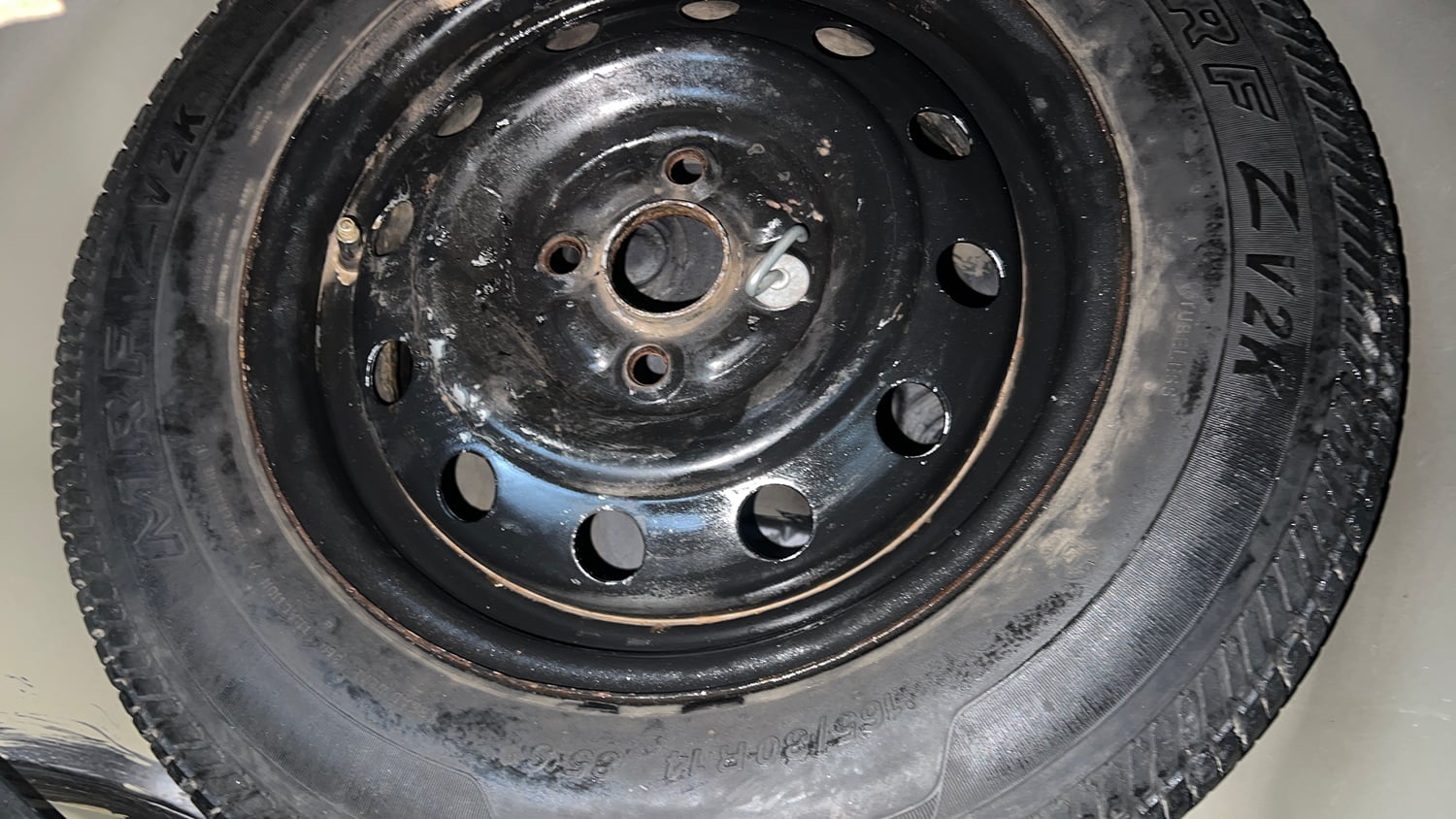 Used 2015 Maruti Suzuki Swift VXi Petrol Manual tyres SPARE TYRE VIEW