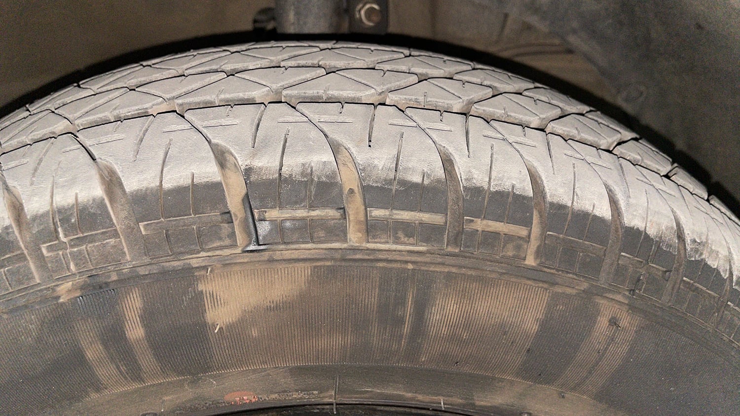 Used 2018 Maruti Suzuki Dzire VXi AMT Petrol Automatic tyres RIGHT FRONT TYRE TREAD VIEW