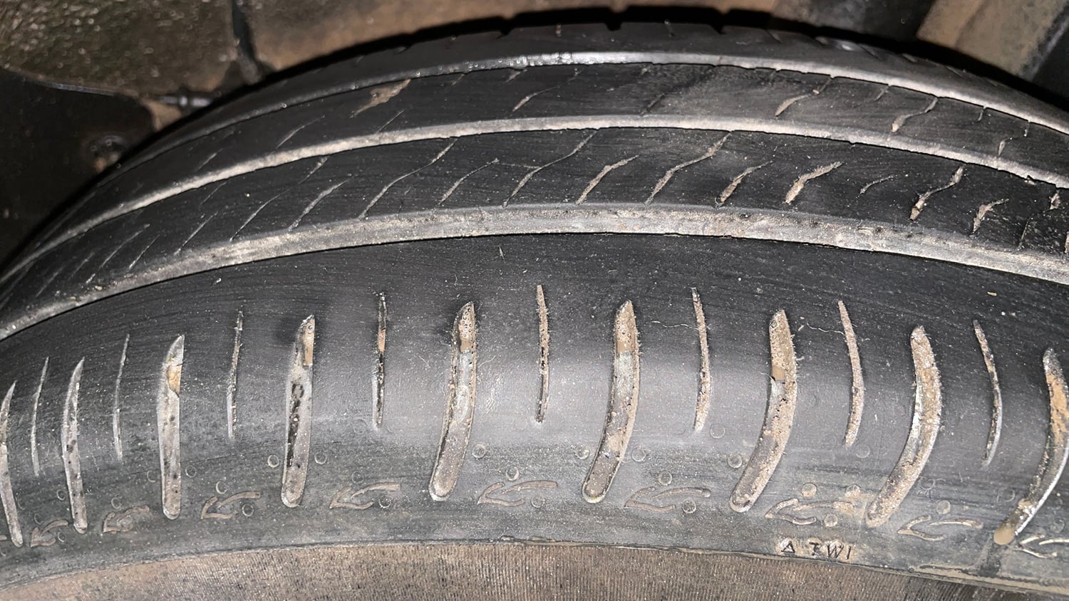 Used 2025 Tata Punch Pure MT Petrol Manual tyres LEFT REAR TYRE TREAD VIEW