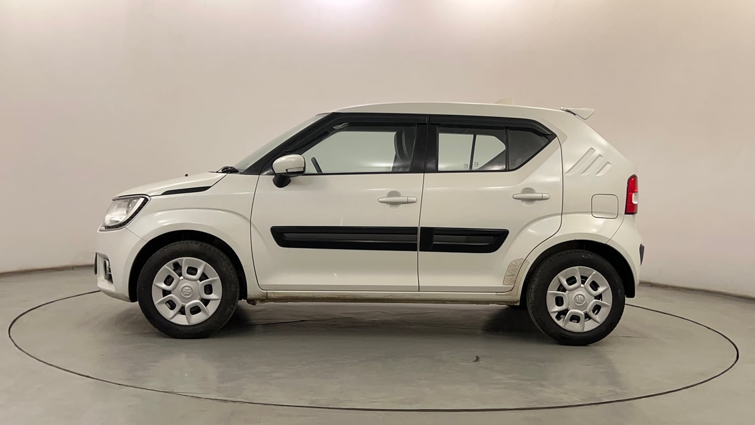 Used 2017 Maruti Suzuki Ignis Delta 1.2 MT Petrol Manual exterior LEFT SIDE VIEW