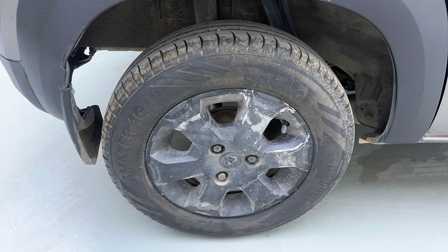 Used 2018 Renault Kwid CLIMBER 1.0 Petrol Manual tyres RIGHT REAR TYRE RIM VIEW