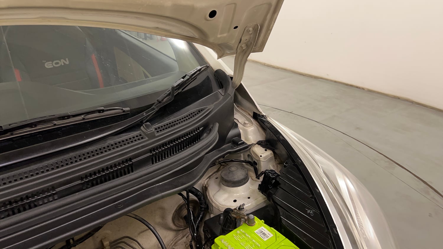 Used 2016 Hyundai Eon D-Lite + Petrol Manual engine ENGINE LEFT SIDE HINGE & APRON VIEW