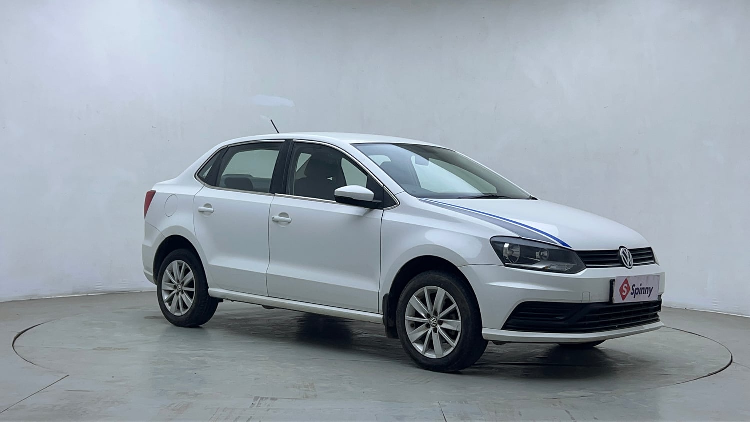 Used 2018 Volkswagen Ameo Comfortline 1.2L (P) Petrol Manual exterior RIGHT FRONT CORNER VIEW