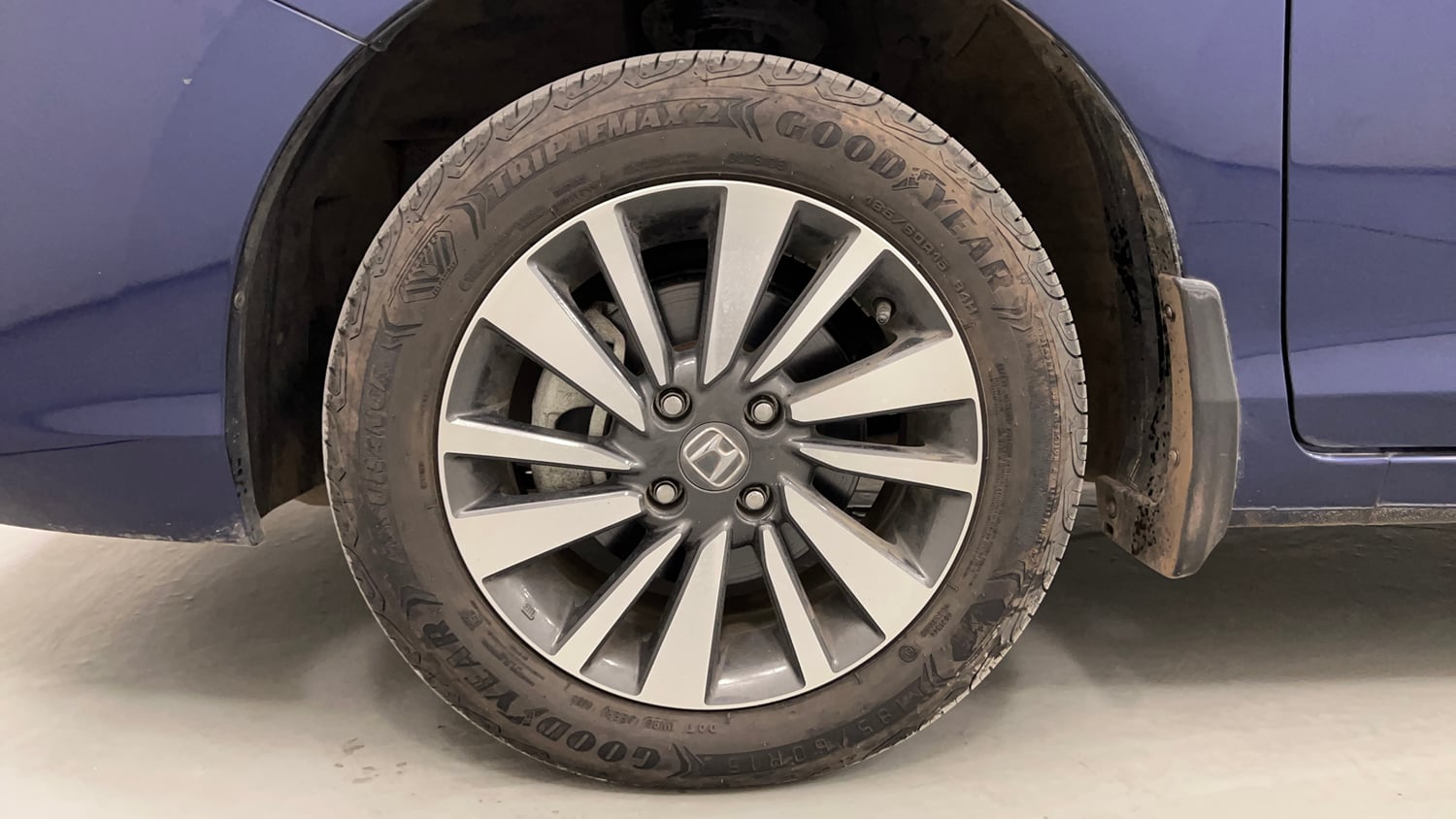 Used 2024 Honda City V Petrol CVT Petrol Automatic tyres LEFT FRONT TYRE RIM VIEW