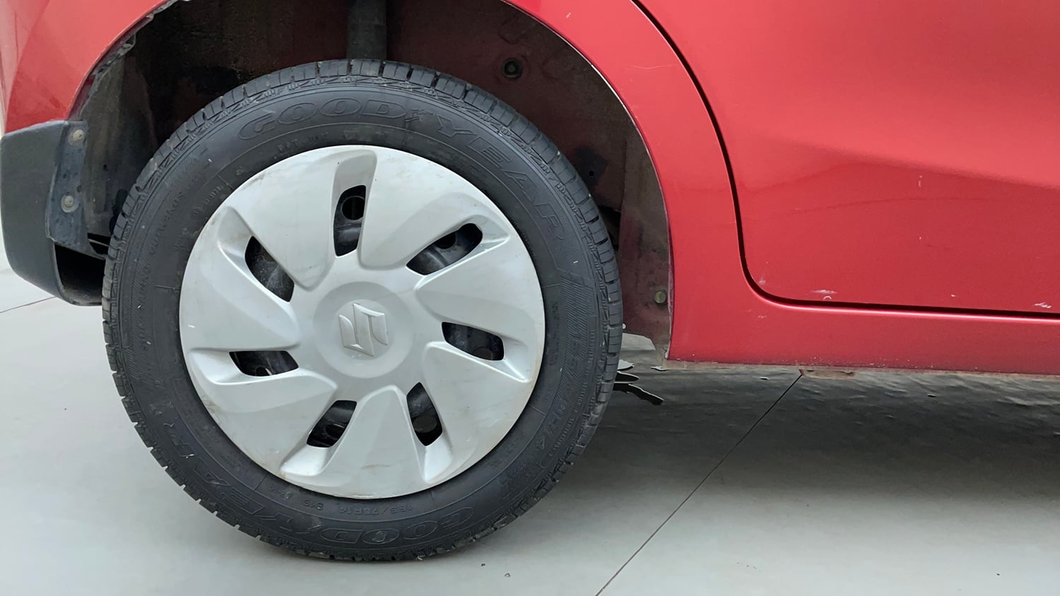 Used 2015 Maruti Suzuki Celerio VXi AMT Petrol Automatic tyres RIGHT REAR TYRE RIM VIEW