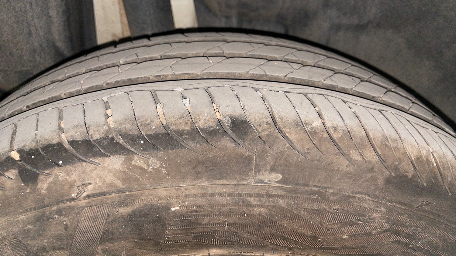Used 2020 Maruti Suzuki Swift ZXi Plus AMT Petrol Automatic tyres RIGHT REAR TYRE TREAD VIEW