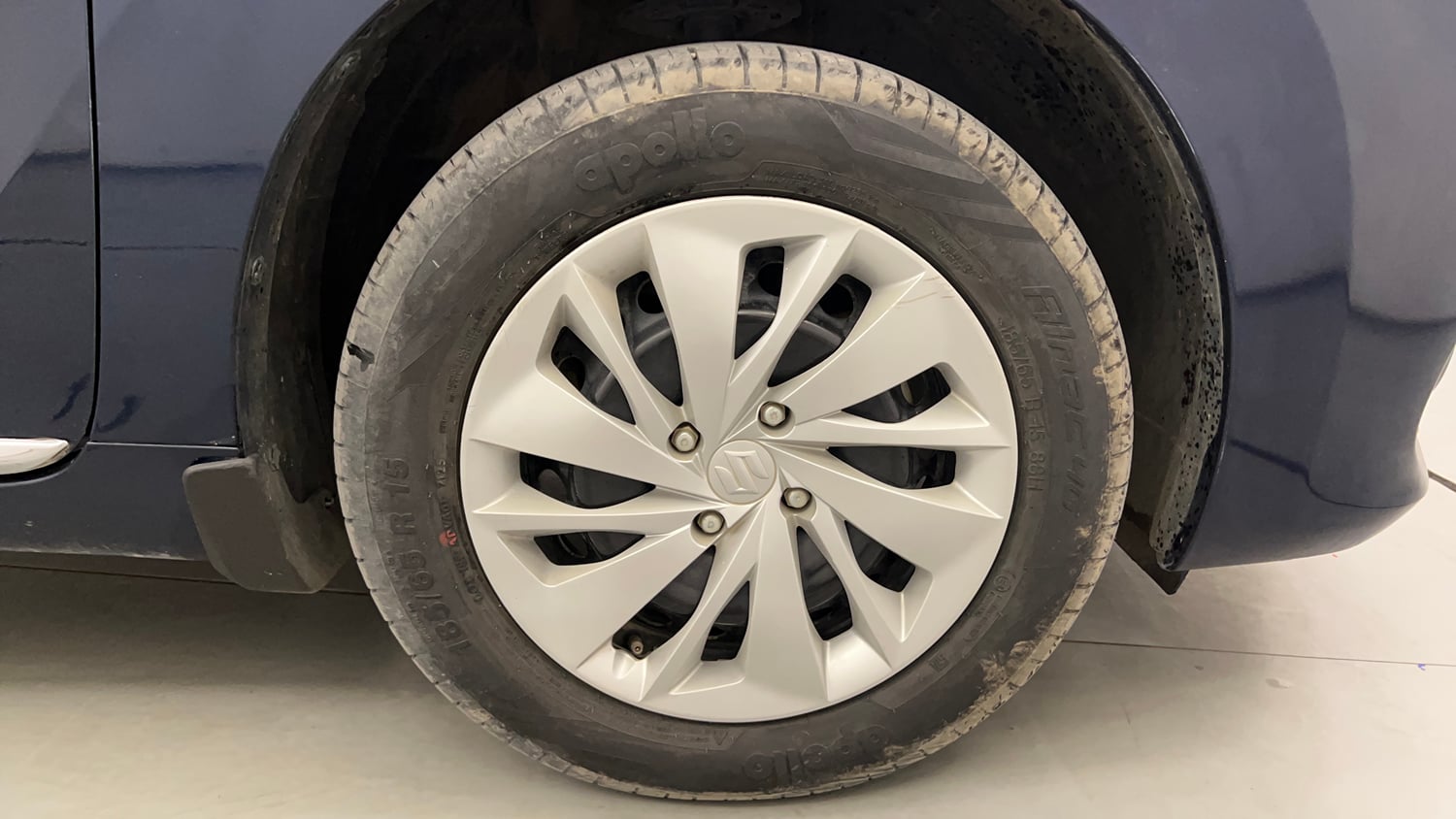 Used 2025 Maruti Suzuki Baleno Delta AGS Petrol Automatic tyres RIGHT FRONT TYRE RIM VIEW