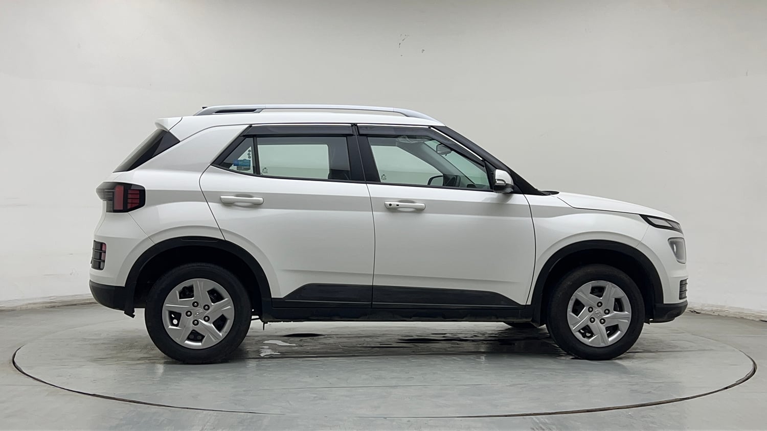 Used 2022 Hyundai Venue SX 1.2 Petrol Petrol Manual exterior RIGHT SIDE VIEW