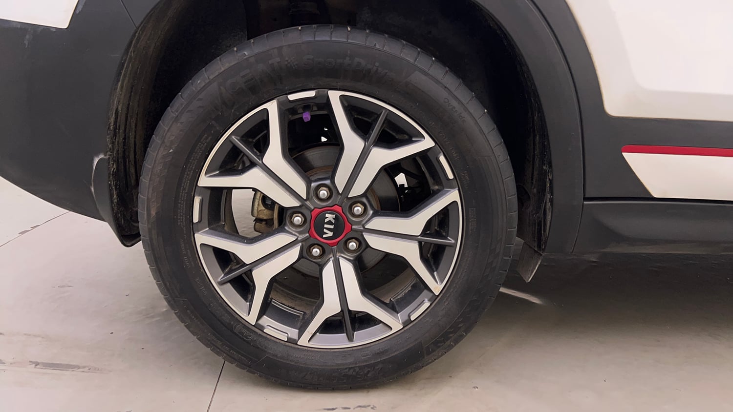 Used 2019 kia Seltos GTX Plus DCT 1.4 Petrol Automatic tyres RIGHT REAR TYRE RIM VIEW