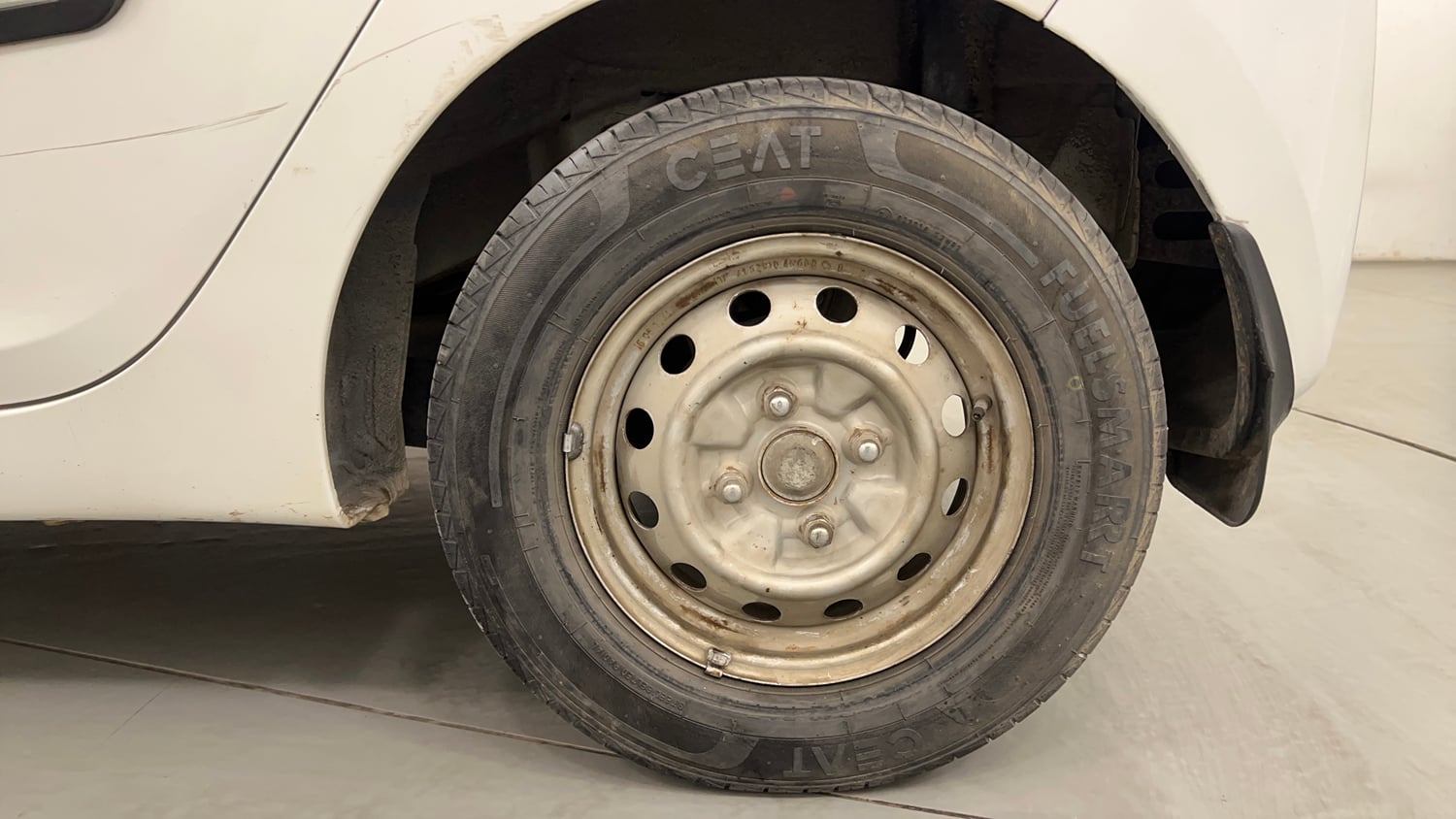 Used 2016 Hyundai Eon D-Lite + Petrol Manual tyres LEFT REAR TYRE RIM VIEW