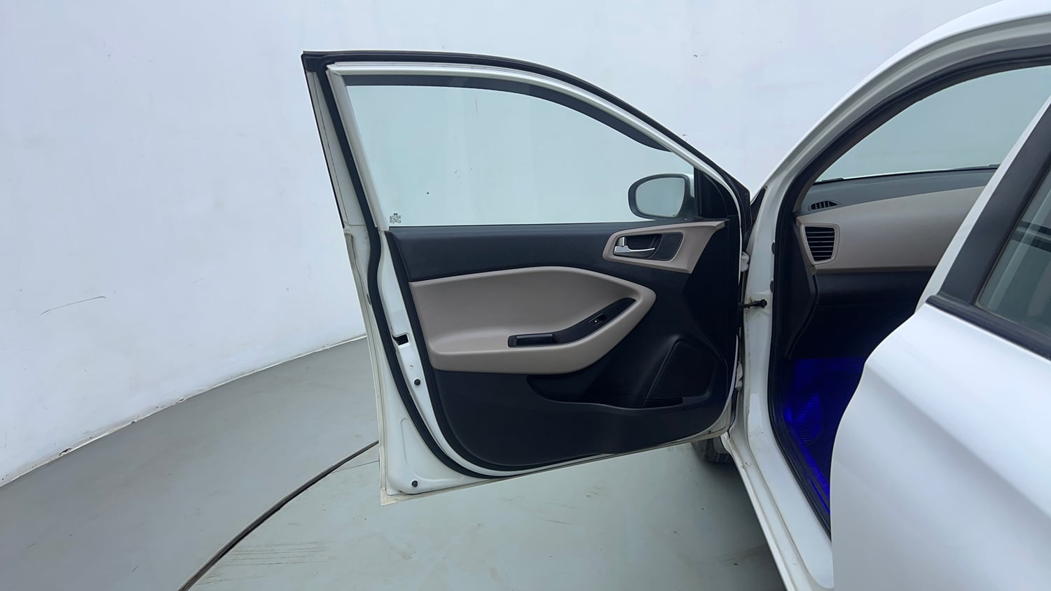 Used 2015 Hyundai Elite i20 Sportz 1.2 Petrol Manual interior LEFT FRONT DOOR OPEN VIEW