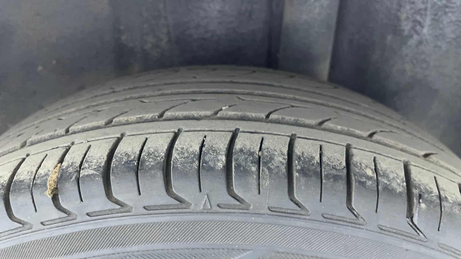 Used 2014 Ford Figo Duratorq Diesel EXI 1.4 Diesel Manual tyres LEFT REAR TYRE TREAD VIEW
