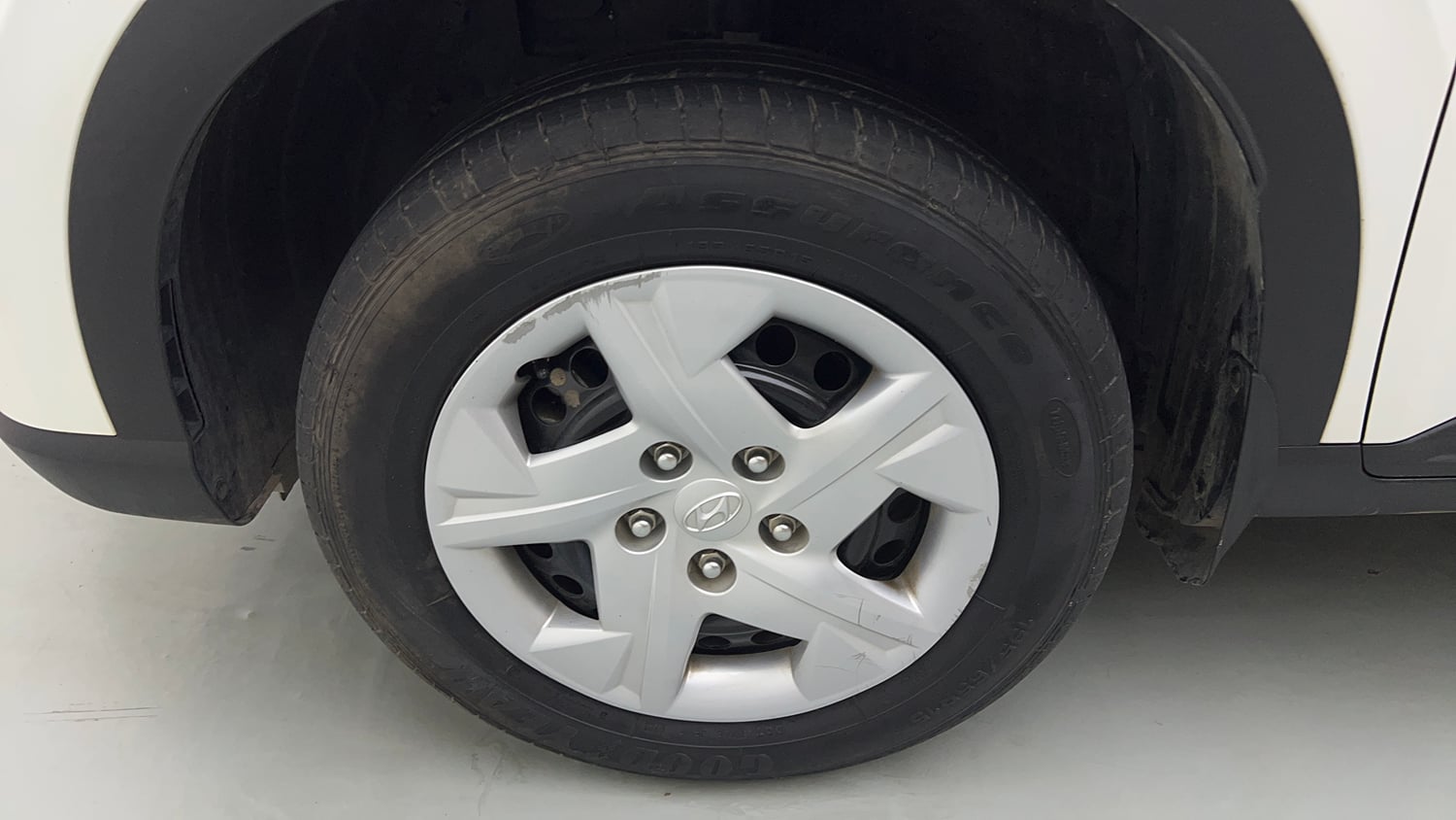 Used 2022 Hyundai Venue SX 1.2 Petrol Petrol Manual tyres LEFT FRONT TYRE RIM VIEW