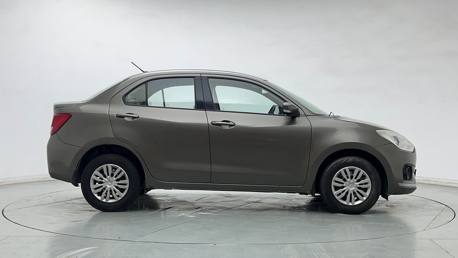 Used 2018 Maruti Suzuki Dzire VDi Diesel Manual exterior RIGHT SIDE VIEW