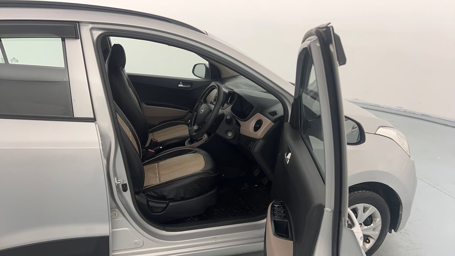 Used 2016 Hyundai Grand i10 Sportz 1.2 Kappa VTVT Petrol Manual interior RIGHT SIDE FRONT DOOR CABIN VIEW