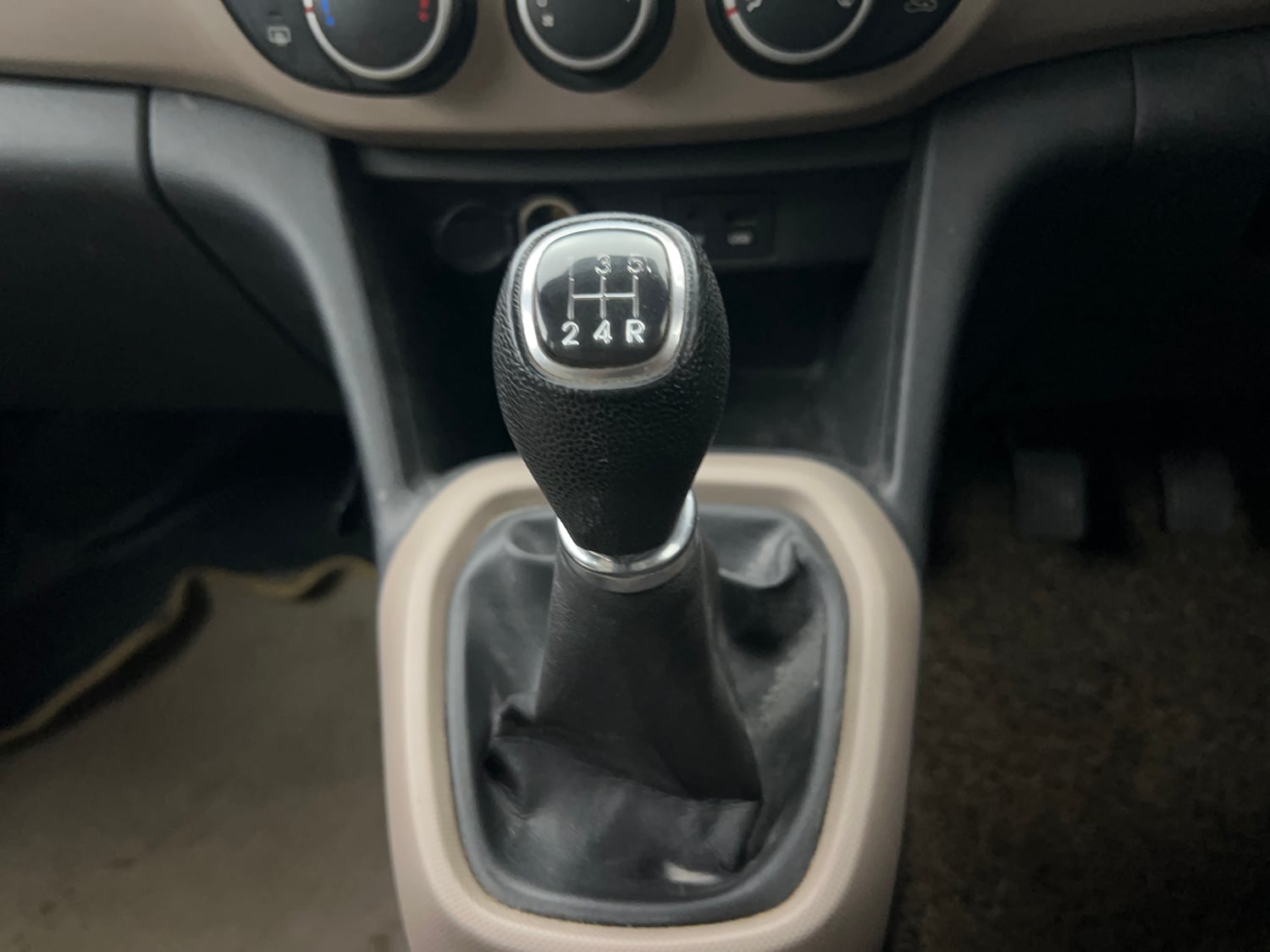 Used 2013 Hyundai Grand i10 Asta 1.2 Kappa VTVT Petrol Manual interior GEAR  KNOB VIEW