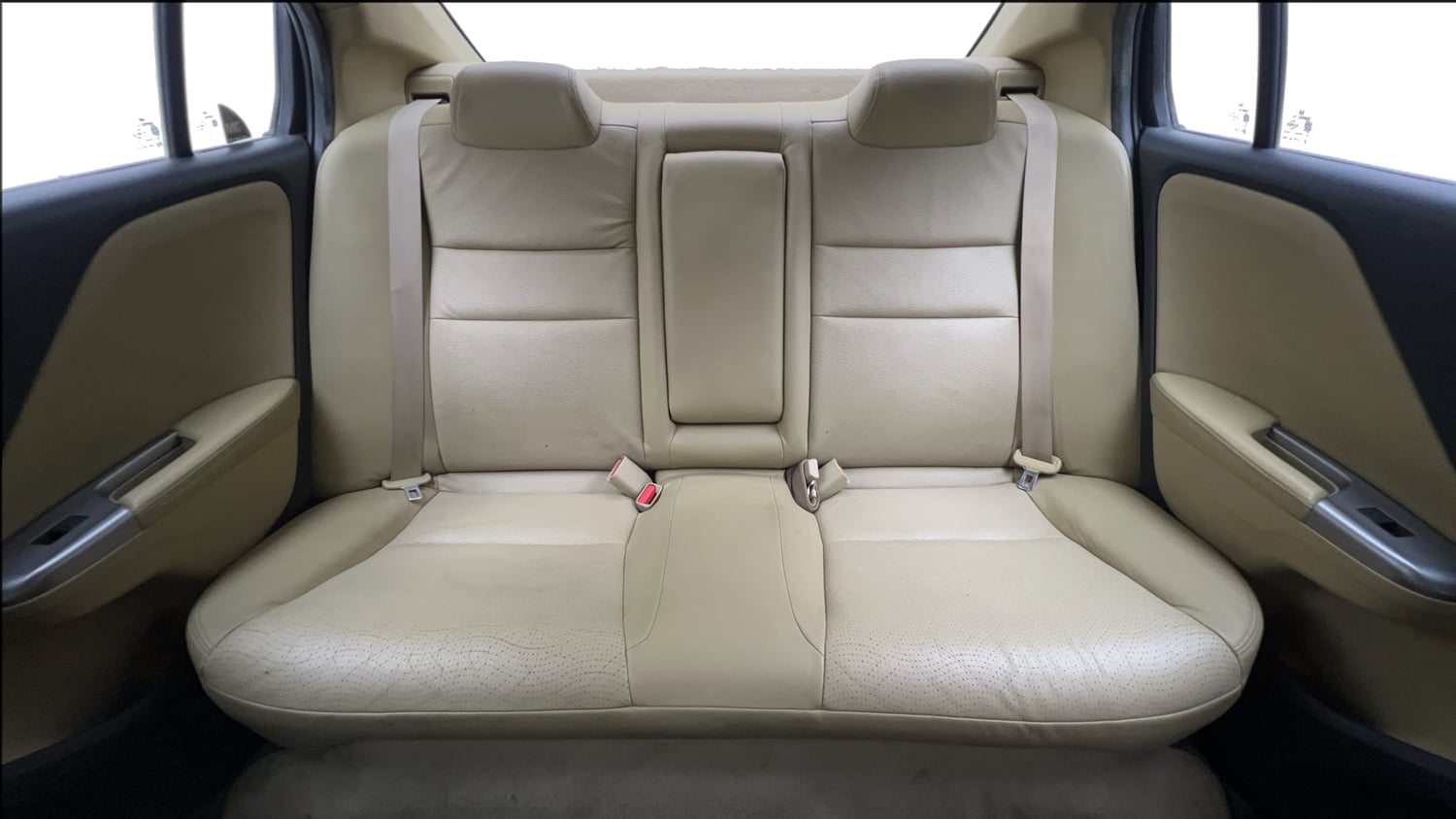 Used 2015 Honda City VX CVT Petrol Automatic interior REAR SEAT CONDITION VIEW