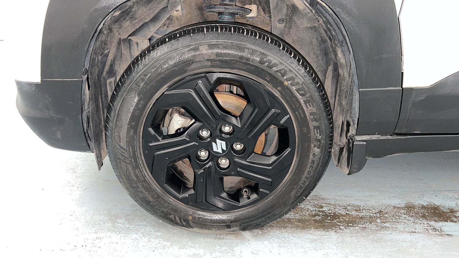 Used 2023 Maruti Suzuki Brezza ZXi Petrol Manual tyres LEFT FRONT TYRE RIM VIEW