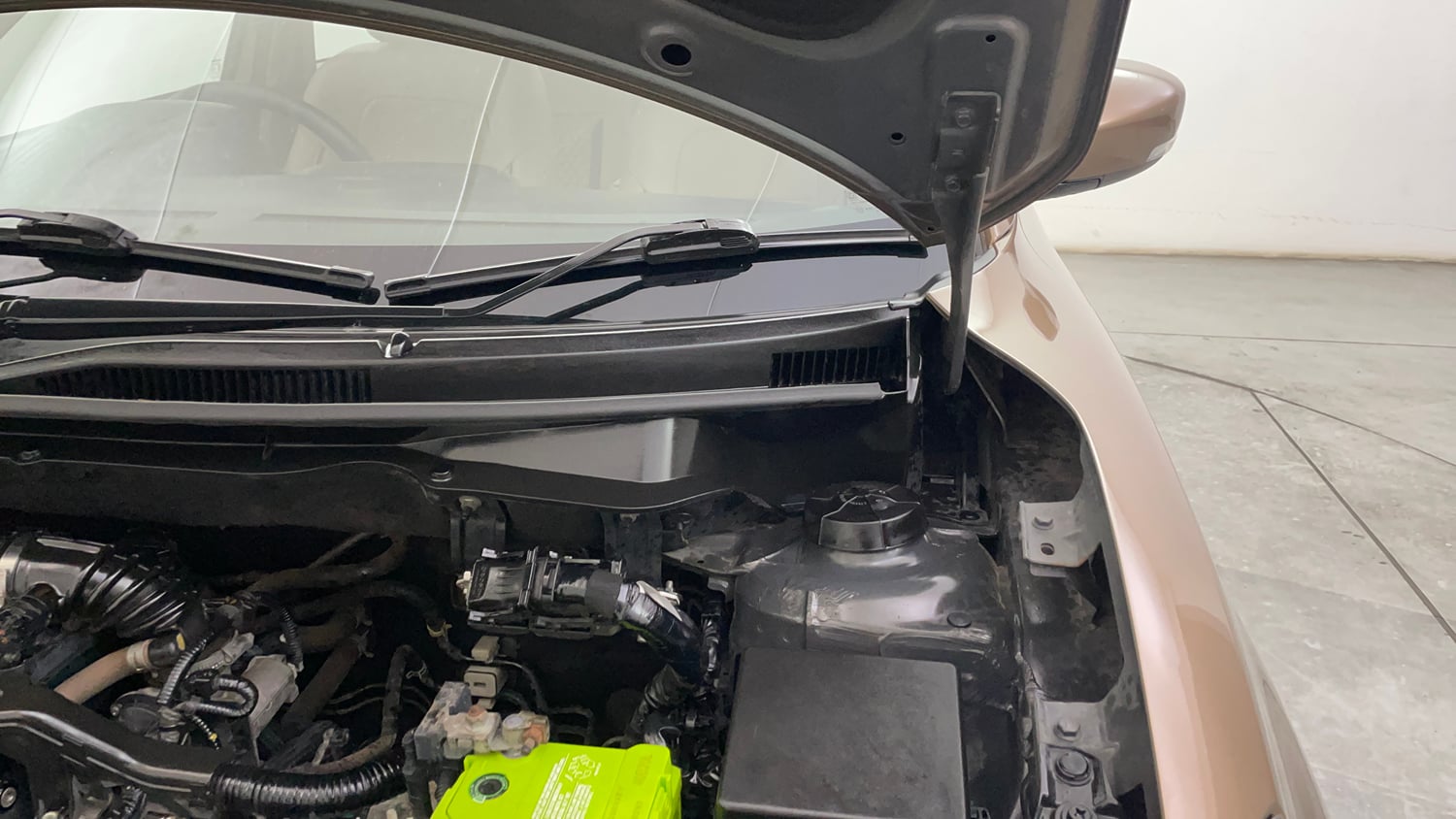 Used 2018 Maruti Suzuki Dzire VXi AMT Petrol Automatic engine ENGINE LEFT SIDE HINGE & APRON VIEW