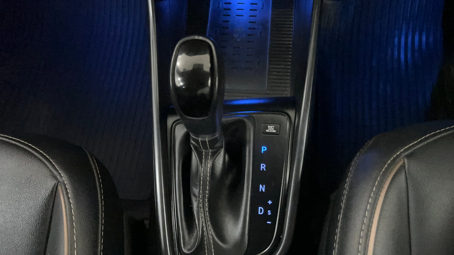 Used 2022 Hyundai New i20 Asta (O) 1.0 Turbo DCT Petrol Automatic interior GEAR  KNOB VIEW