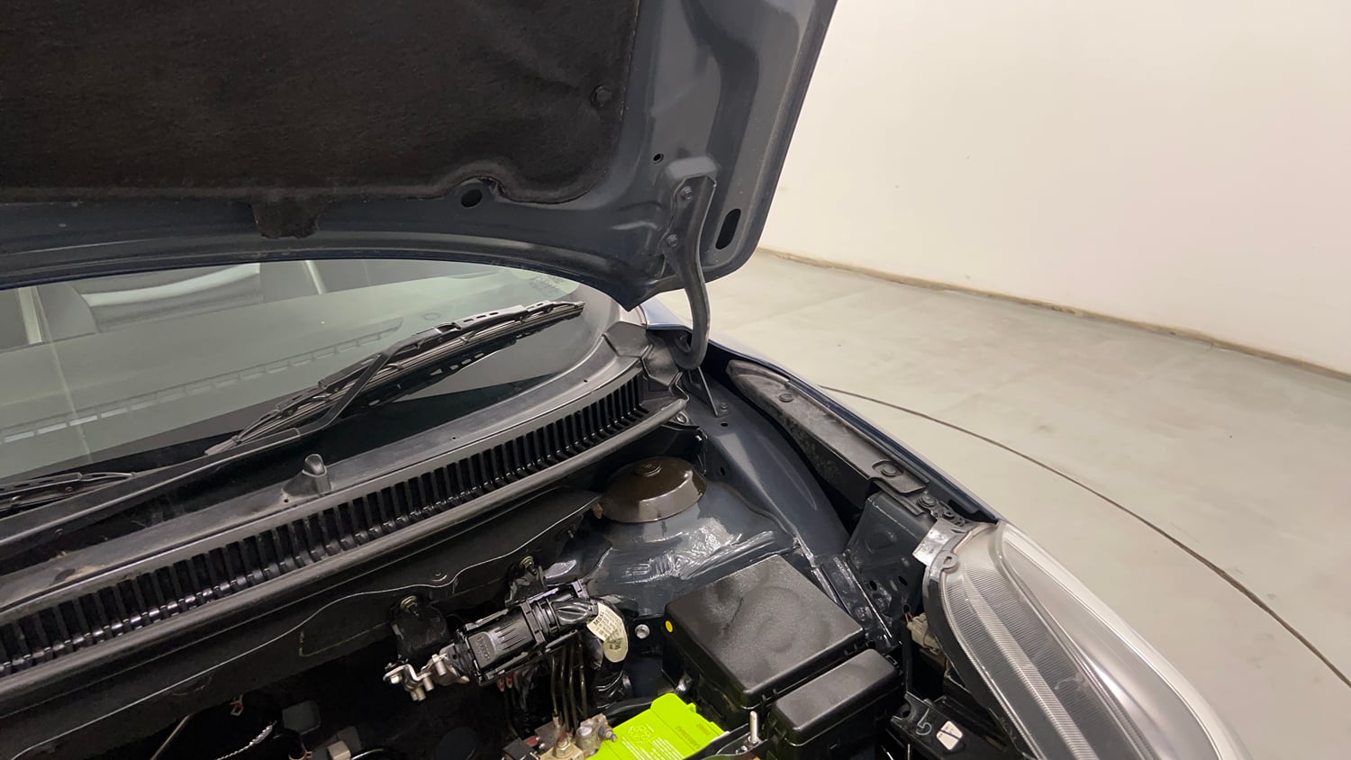 Used 2021 Maruti Suzuki Baleno Zeta Petrol Manual engine ENGINE LEFT SIDE HINGE & APRON VIEW