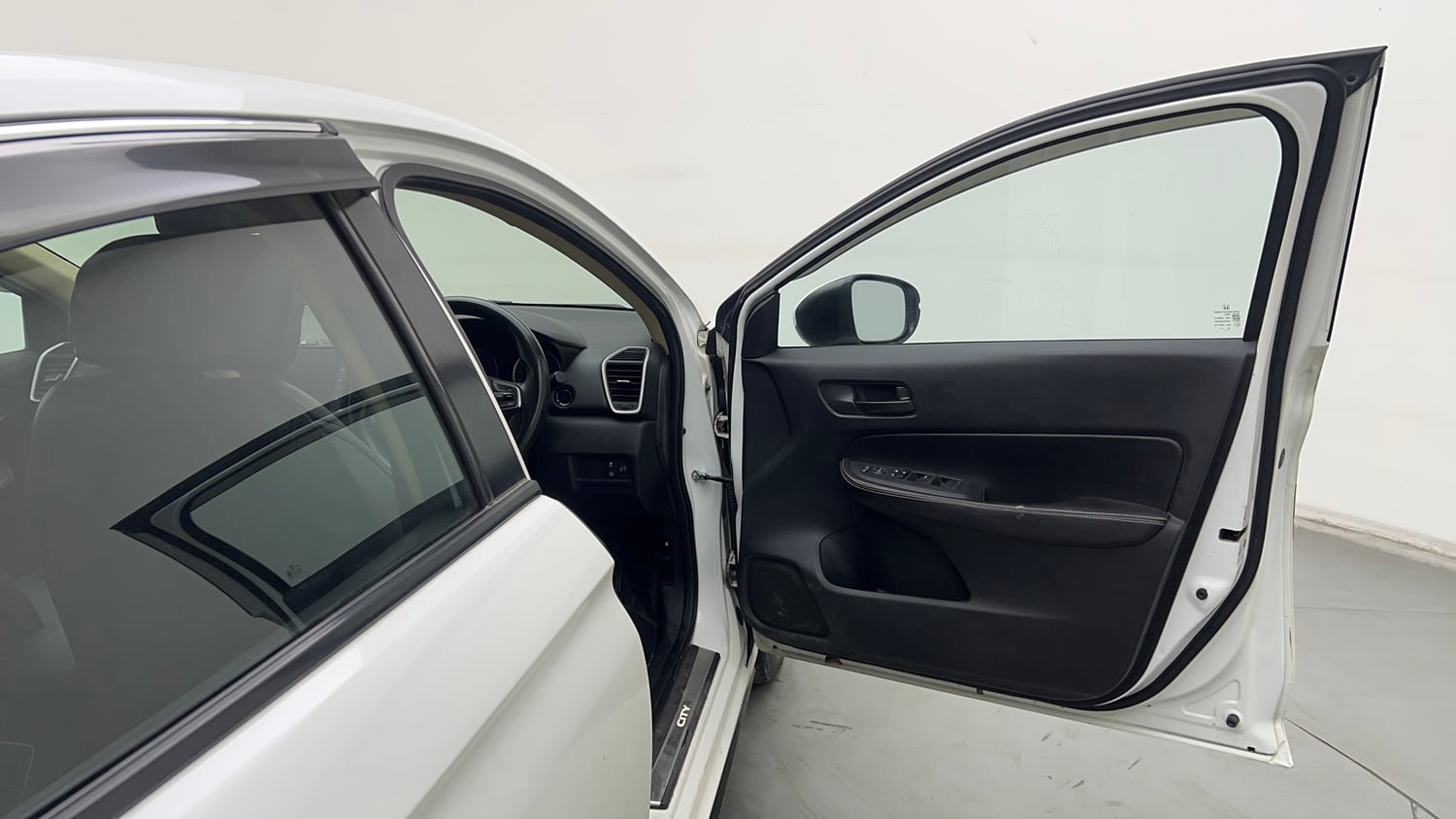 Used 2022 Honda City V Petrol Petrol Manual interior RIGHT FRONT DOOR OPEN VIEW