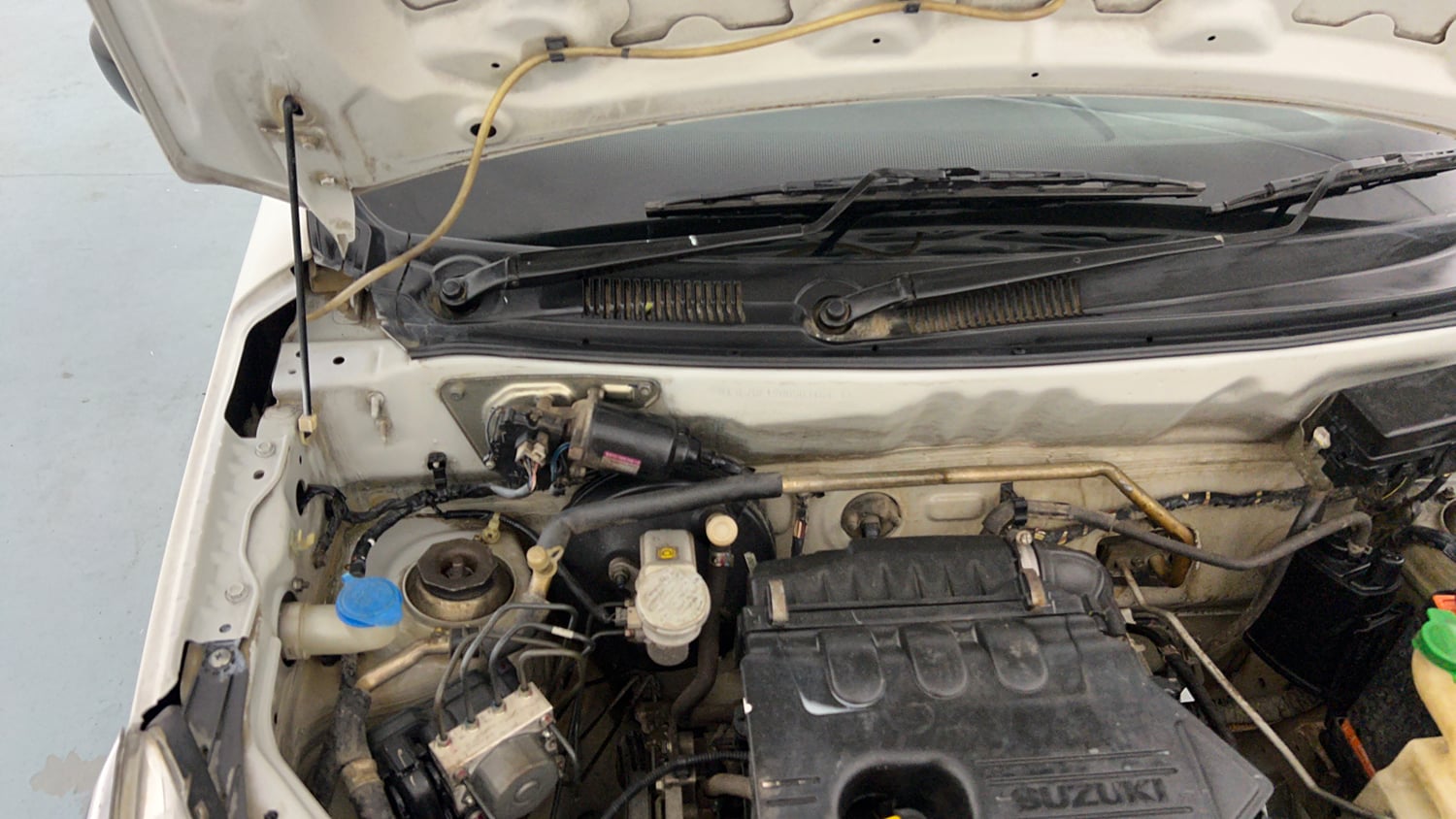 Used 2020 Maruti Suzuki Alto K10 VXi Petrol Manual engine ENGINE RIGHT SIDE HINGE & APRON VIEW