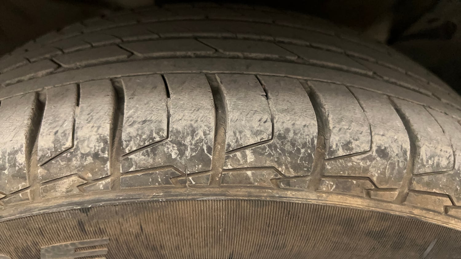 Used 2022 kia Seltos HTX 1.5 IVT Petrol Automatic tyres RIGHT FRONT TYRE TREAD VIEW
