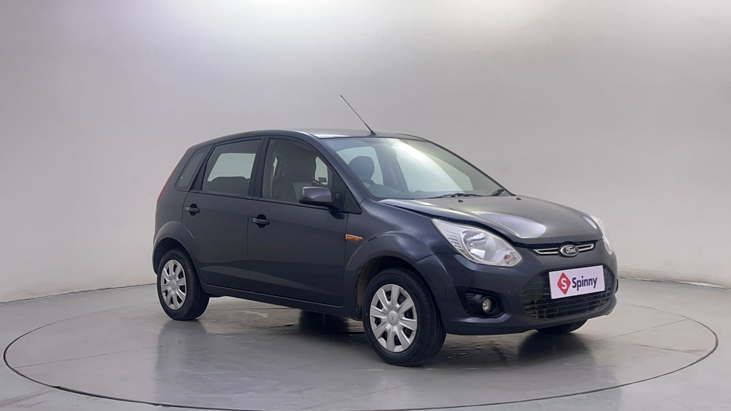 Used 2013 Ford Figo Duratorq Diesel ZXI 1.4 Diesel Manual exterior RIGHT FRONT CORNER VIEW