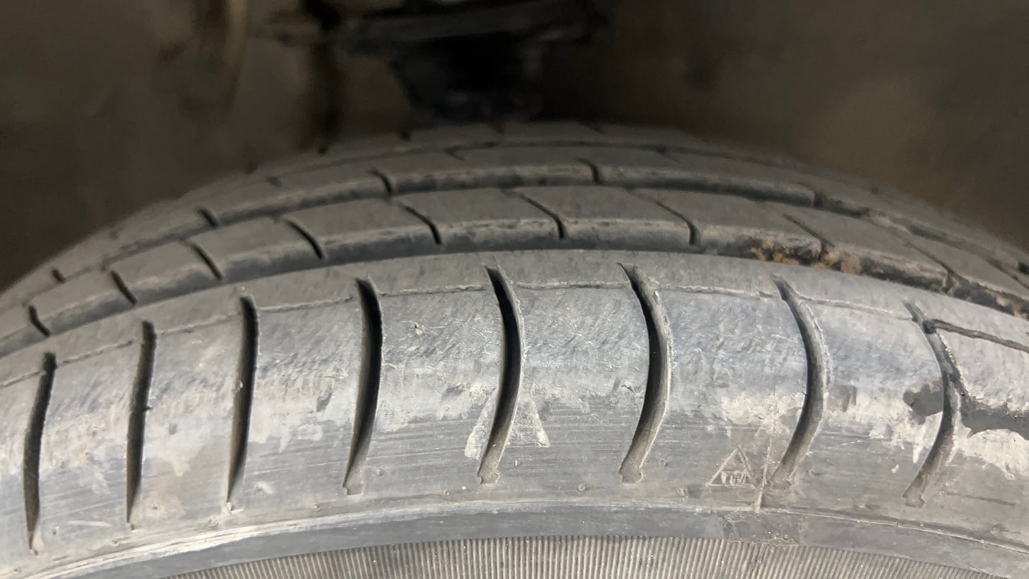 Used 2014 Maruti Suzuki Alto 800 Lxi Petrol Manual tyres RIGHT FRONT TYRE TREAD VIEW