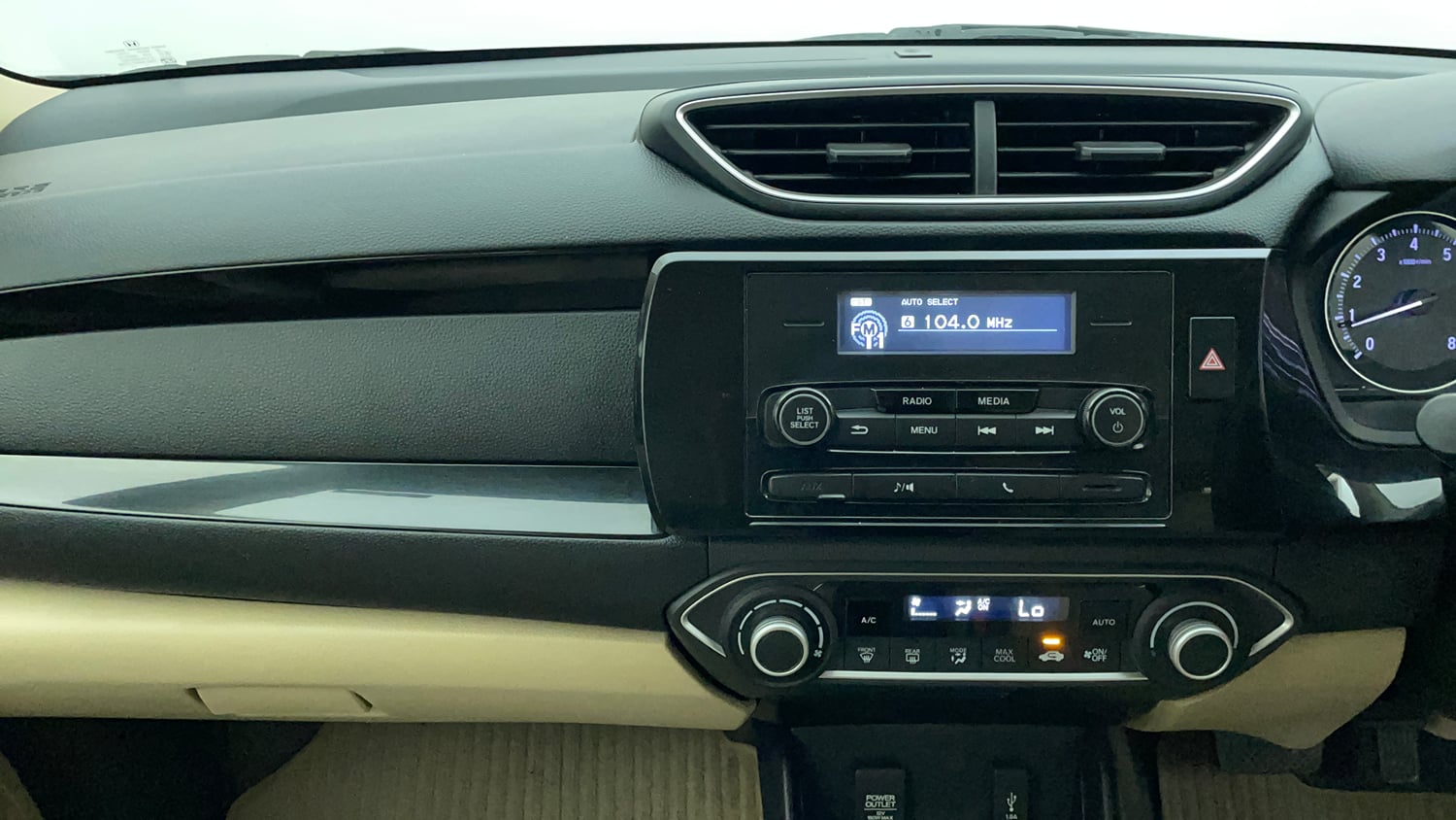 Used 2019 Honda Amaze 1.2 V CVT Petrol Petrol Automatic interior MUSIC SYSTEM & AC CONTROL VIEW