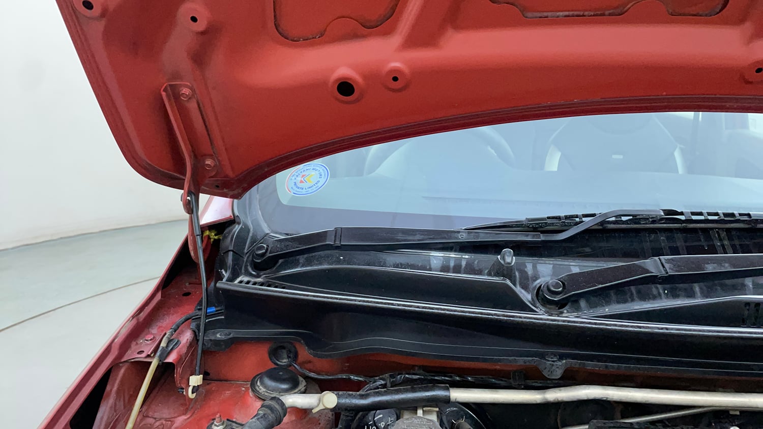 Used 2015 Maruti Suzuki Celerio VXi AMT Petrol Automatic engine ENGINE RIGHT SIDE HINGE & APRON VIEW