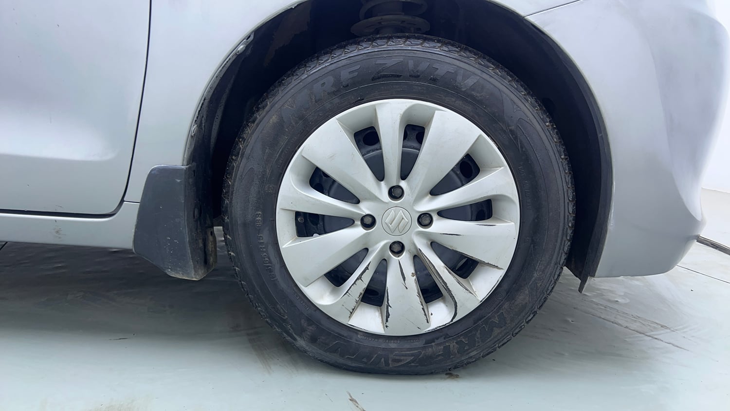 Used 2018 Maruti Suzuki Baleno Delta 1.2 AT Petrol Automatic tyres RIGHT FRONT TYRE RIM VIEW